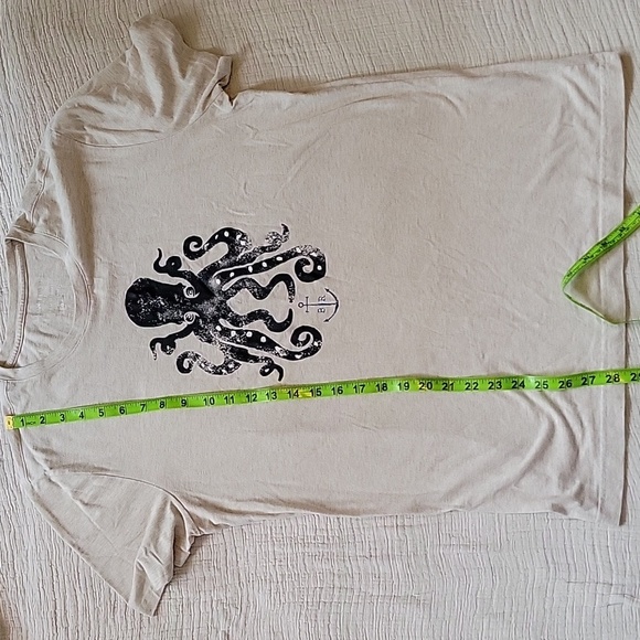 2/$10 Banana Republic Womens Light oatmeal Graphic Tee,Y2K Size L - Picture 3 of 4